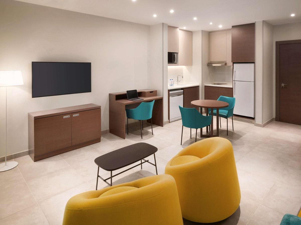 Hotel Adagio Malik Road 4*