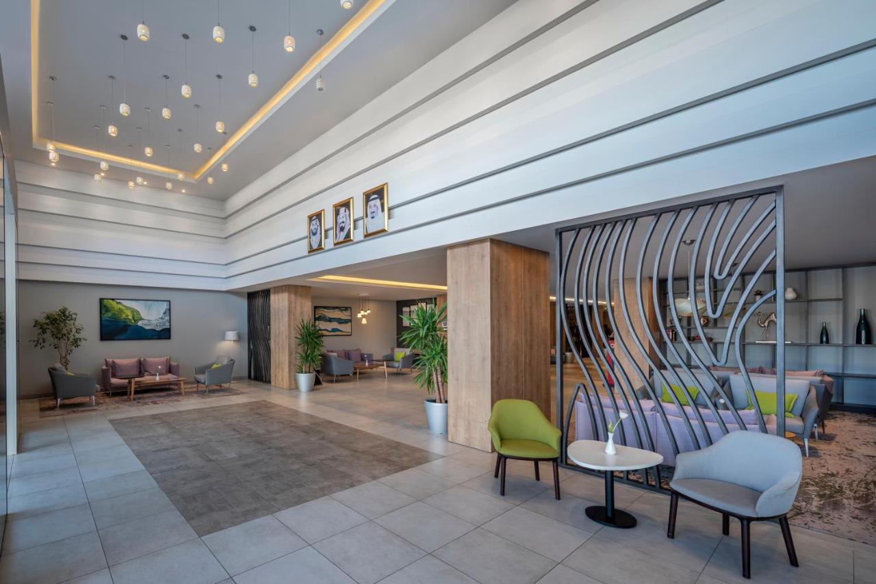 Hotel Adagio Malik Road 4*