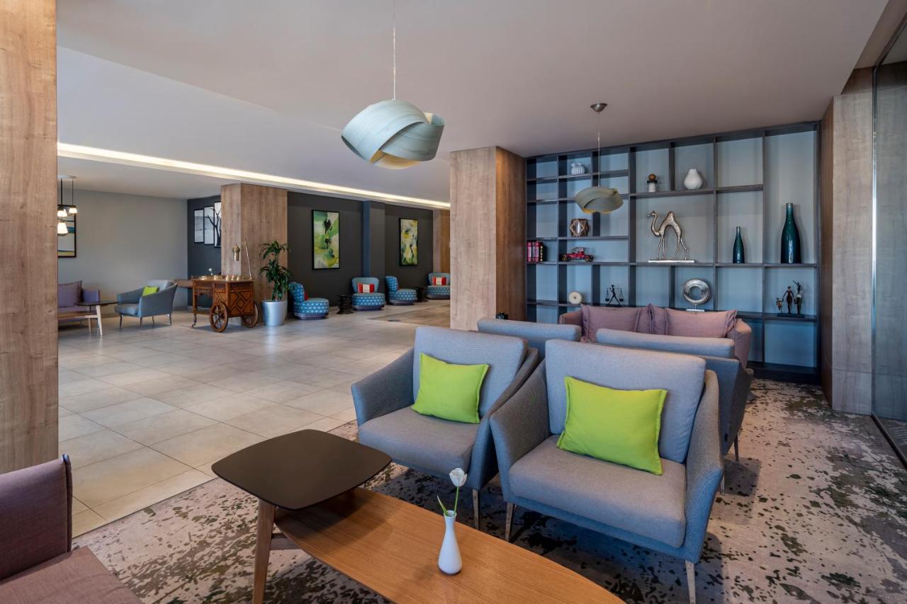 Hotel Adagio Malik Road 4*