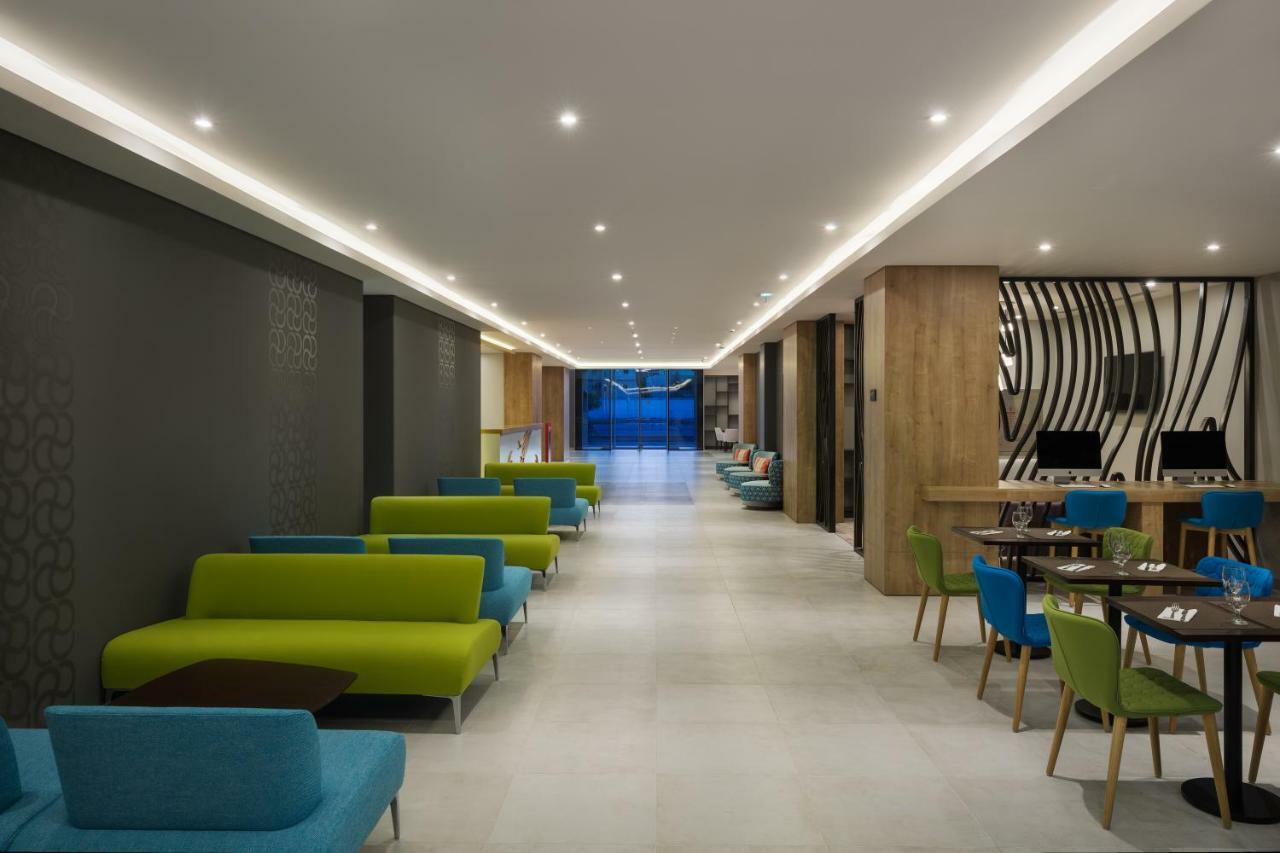 Hotel Adagio Malik Road