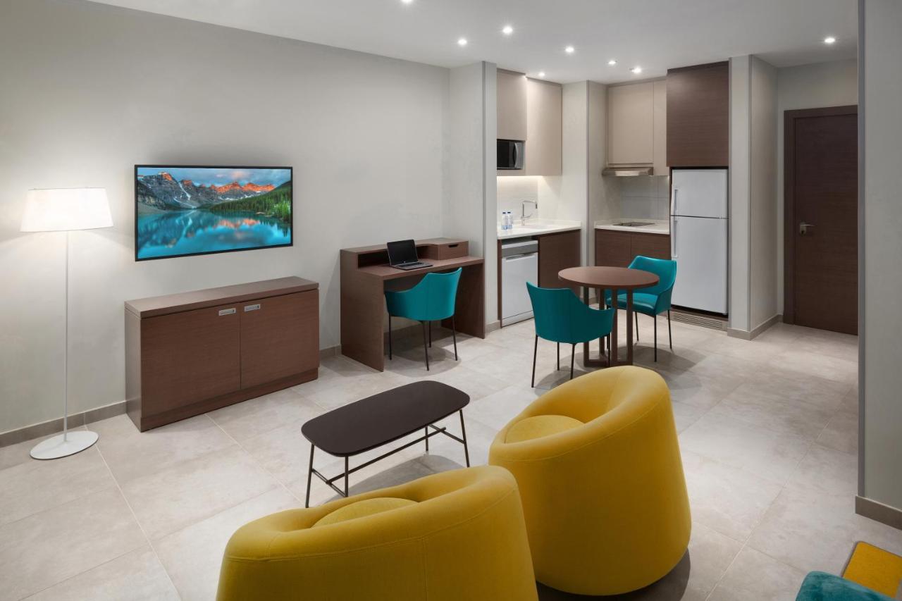 Hotel Adagio Malik Road 4*